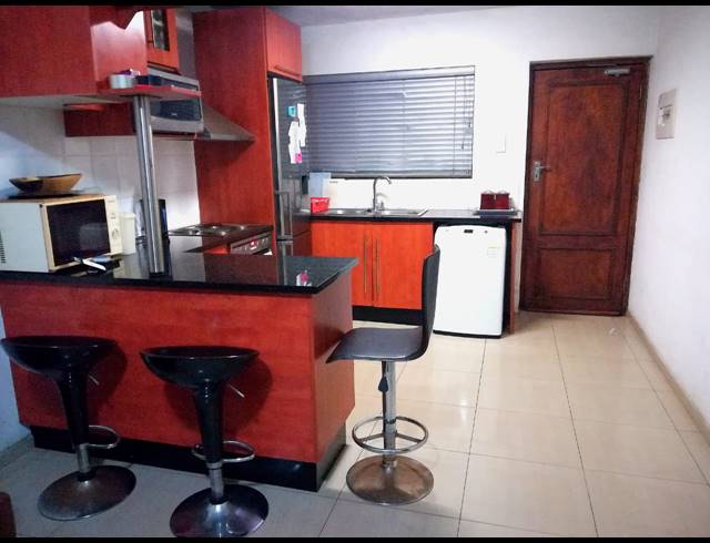 2 bed property to rent in MONTCLAIR